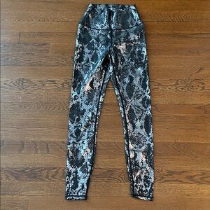 Carbon 38 snakeskin Print Leggings